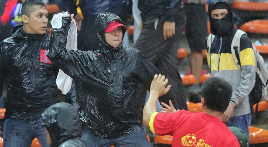 Malaysia co the bi phat nang vi CDV danh fan Viet Nam hinh anh