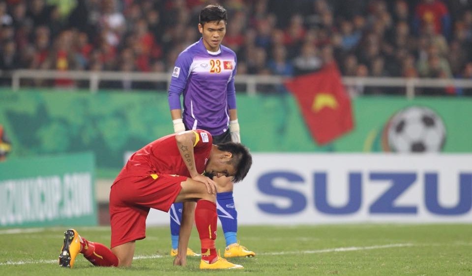 Viet Nam 2-4 Malaysia: Tham hoa hang thu hinh anh