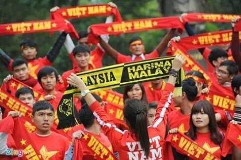 Malaysia than phuc cach co vu chuyen nghiep cua CDV Viet Nam hinh anh