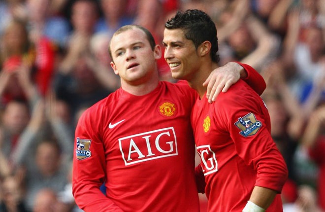 Trong giai đoạn từ 2006-2009, M.U sở hữu hàng công đáng sợ với tâm điểm là Ronaldo và Rooney. Bộ đôi này không chơi sát nhau nhưng chẳng hàng thủ nào có thể chia cắt được họ. Mùa 2007/08, Ronaldo và Rooney ghi tới 60 bàn thắng (CR7: 42 bàn; Ro10: 18 bàn), giúp Quỷ đỏ đoạt cú đúp danh hiệu Champions League và Premier League.