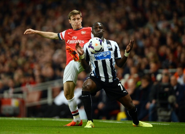 Arsenal - Newcastle: Thu thach kho khan hinh anh