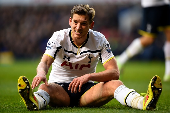 Tờ Sunday People cho biết, Liverpool, Arsenal và Manchester United đều đang nhắm đến hậu vệ Jan Vertonghen của Tottenham. Mức phí chuyển nhượng của ngôi sao người Bỉ rơi vào tầm 21 triệu euro.
