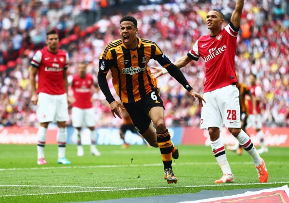 Tờ Daily Mirror cho biết, Everton đang đặc biệt quan tâm đến trung vệ Curtis Davies của Hull City. Ngôi sao 29 tuổi người Anh hiện mất vị trí chính thức trong đội hình của Hull City.