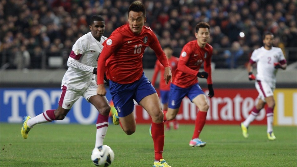 Kim Shin Wook là thành viên của CLB Ulsan Huyndai, Hàn Quốc. Dù không chơi bóng tại châu Âu, song Kim vẫn được trang Goal bầu vào danh sách 50 cầu thủ vĩ đại nhất hành tinh mùa giải 2013/14. Sở hữu chiều cao 1m96, ngôi sao 26 tuổi và được đánh giá 73 điểm nhờ sức mạnh tuyệt vời của mình.