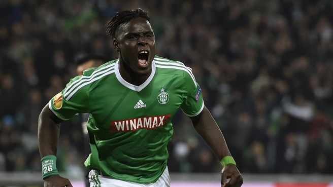 Bayal Sall chơi ở vị trí trung vệ tại Saint Etienne. Tuyển thủ 28 tuổi người Senegal chưa được nhiều người biết đến. Sall bắt đầu thi đấu tại Ligue 1 từ năm 2006 và được xem là một trong những hậu vệ khỏe nhất. Tại FIFA 15, Sall được đánh giá 76 điểm, con số rất ấn tượng với 1 hậu vệ tại Ligue 1.