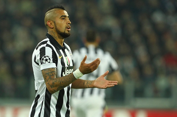 Vidal là mục tiêu theo đuổi gắt gao của Manchester United trong suốt kỳ chuyển nhượng mùa hè. Tuy nhiên, thương vụ sau đó rơi vào ngõ cụt vì ban lãnh đạo Quỷ đỏ e ngại chấn thương của tuyển thủ Chile. Tuy nhiên, thời gian gần đây đội chủ sân Old Trafford đã quay trở lại săn đón ngôi sao của Juve.
