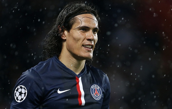 Nhiều nguồn tin cho rằng Cavani chưa bao giờ muốn gắn bó lâu dài với PSG, bởi tại đó anh sẽ phải cạnh tranh vị trí số 1 với Zlatan Ibrahimovic. Lúc này trung phong người Uruguay đang được một số CLB hàng đầu tại giải Ngoại hạng Anh mời về thi đấu.