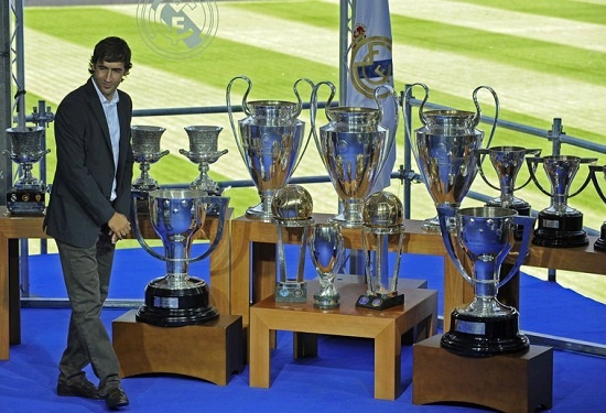 Raul cống hiến phần lớn sự nghiệp cho CLB Real Madrid. Đổi lại, 