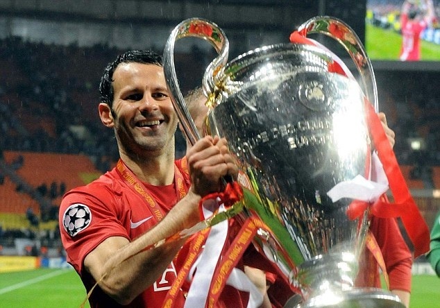 Cựu tuyển thủ xứ Wales dành trọn sự nghiệp thi đấu cho Manchester United. Trong 24 năm thi đấu chuyên nghiệp tại Old Trafford, cựu tiền vệ 41 tuổi tạo ra một bộ sưu tập danh hiệu khổng lồ, trong đó không thể không nhắc đến 13 chức vô địch Ngoại hạng Anh và 2 chiếc Cúp danh giá Champions League.