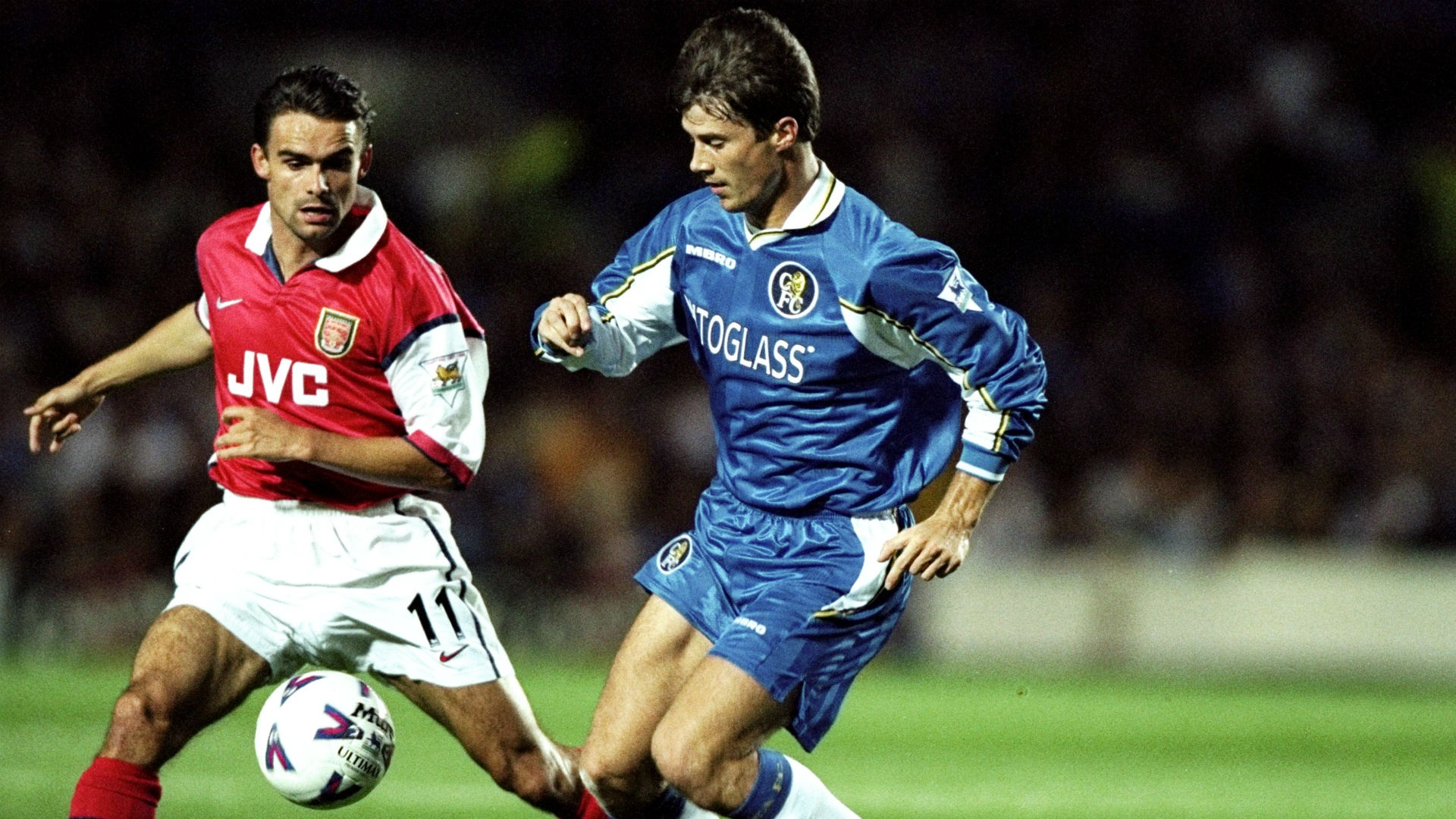 Cựu danh thủ người Đan Mạch được HLV Gianluca Vialli đưa về năm 1998 với hy vọng tăng cường sức mạnh hàng công của Chelsea. Tuy nhiên, do liên tục dính chấn thương nên cựu sao Bayern Munich và AC Milan ra sân vỏn vẹn 11 trận và ghi 1 bàn thắng trước khi bị đẩy sang Copenhagen sau nửa mùa giải.