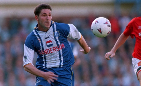 Cu sut dat van toc 182,4 km/h cua David Hirst hinh anh