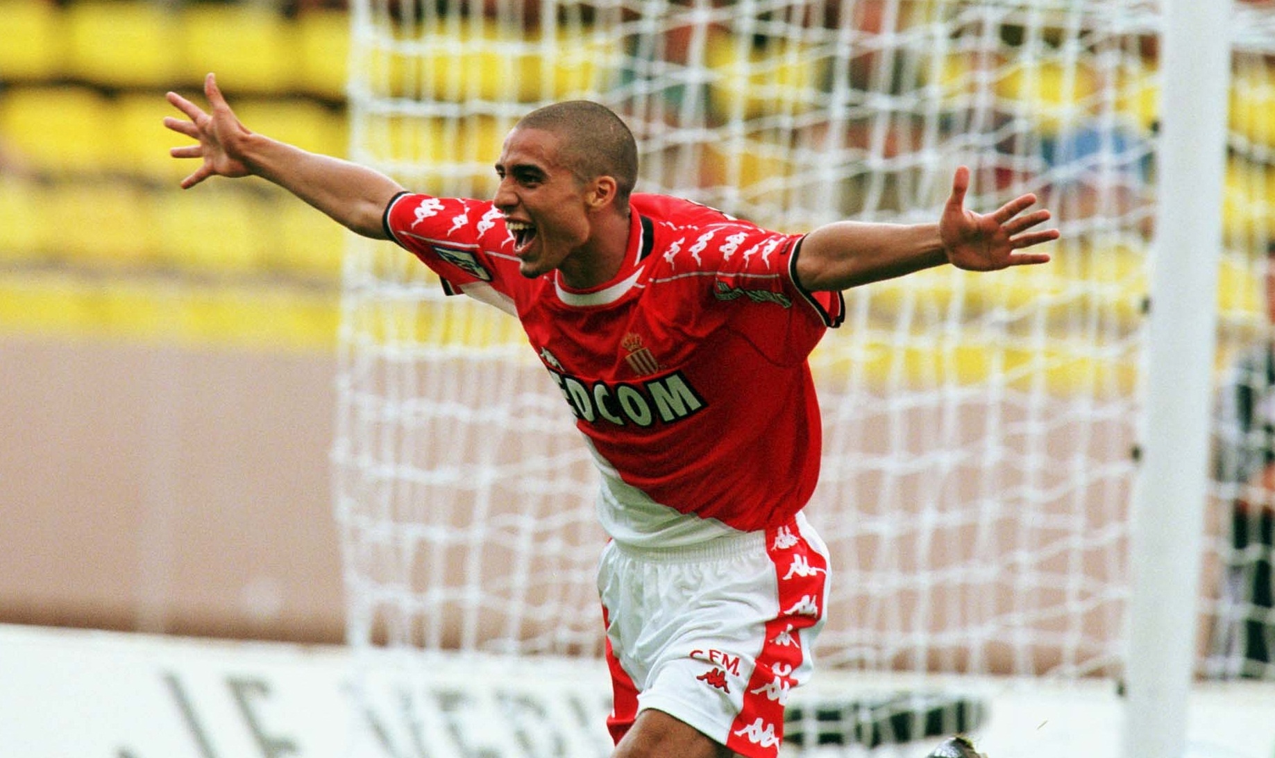 Cu sut day uy luc cua Trezeguet lam tung luoi M.U hinh anh