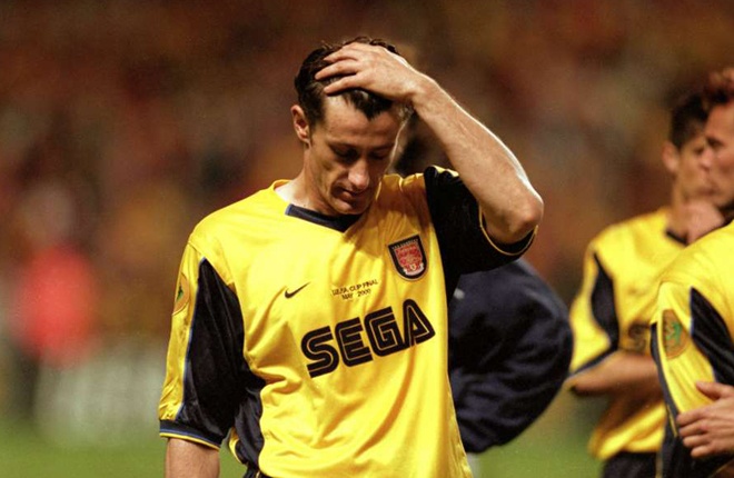 Suker từng giành danh hiệu Chiếc giày vàng World Cup 1998 trong màu áo đội tuyển Croatia. Tuy nhiên, cựu ngôi sao của Real lại đánh mất mình khi gia nhập Arsenal. Do không cạnh tranh được vị trí chính thức với Thierry Henry và Dennis Bergkamp nên Suker chỉ ghi 11 bàn sau 39 trận. Quá thất vọng, HLV Wenger đã bán anh cho West Ham chỉ sau một mùa giải.