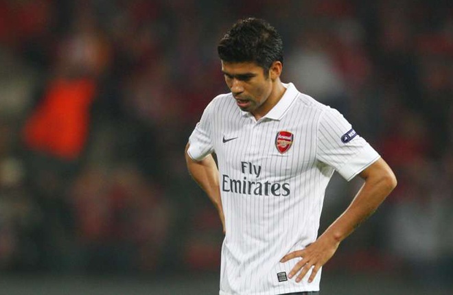 Có lẽ nhiều người cho rằng không nên để Eduardo vào danh sách này, bởi trước khi bị gãy chân trong trận gặp Birmingham năm 2008, tuyển thủ người Croatia đã chơi tốt. Tuy nhiên, sau khi trở lại, bản hợp đồng 7,5 triệu bảng không lấy lại được phong độ nên vẫn bị liệt vào danh sách những bản hợp đồng tệ nhất của Arsenal.