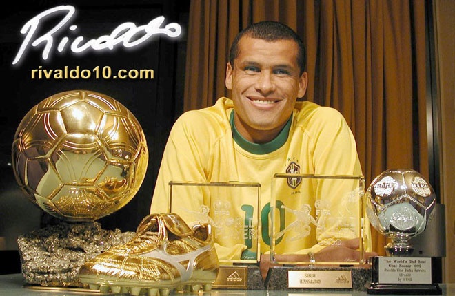 Hiếm cầu thủ nào khoác áo nhiều CLB như Rivaldo. Sau 23 năm thi đấu đỉnh cao, cựu ngôi sao người Brazil thi đấu cho 14 đội bóng trên khắp thế giới, ra sân 813 trận và ghi 380 bàn thắng. Trong màu áo Selecao, Rivaldo có 35 bàn thắng sau 74 lần lên tuyển. Thành tích nổi bật trong sự nghiệp của anh là 1 chức vô địch Brazil, 2 La Liga, 1 Cúp nhà vua, 1 Champions League, 1 Coppa Italia, 2 chức vô địch Hy Lạp, 3 VĐQG Uzbekistan, 1 Copa America, 1 World Cup (2002).
