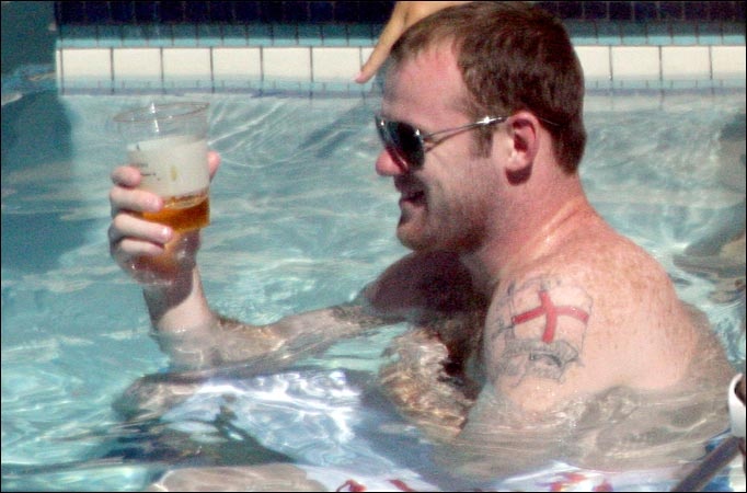 Rooney tro tai ca hat khi say ruou hinh anh