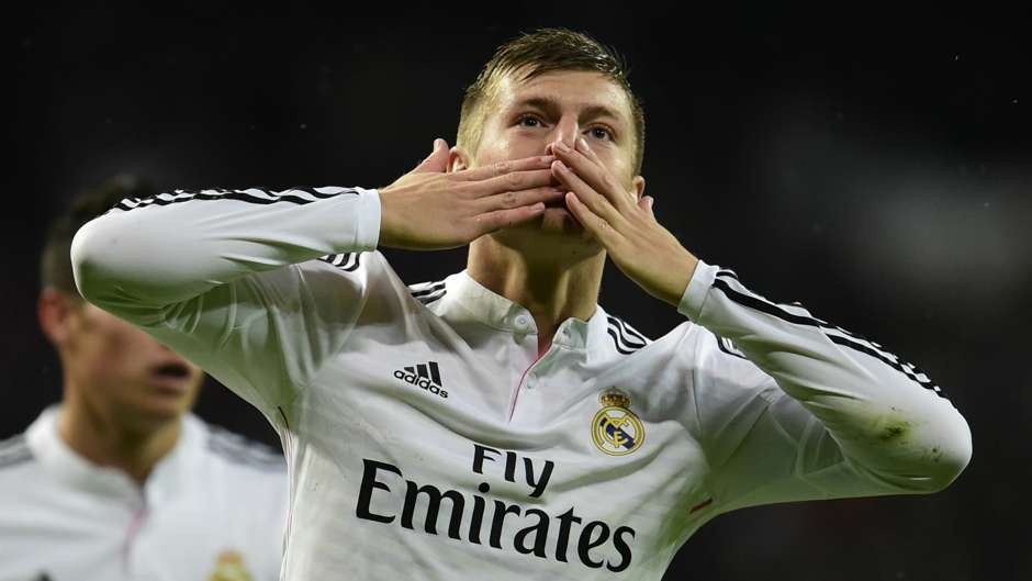 Kroos hòa nhập cực tốt vào lối chơi của Real ngay trong mùa đầu tiên chơi bóng tại La Liga. Tuyển thủ Đức được đánh giá là một trong những mắt xích quan trọng nhất, giúp Kền kền trắng thẳng tiến trên mọi mặt trận. Cựu sao Bayern ghi dấu ấn trong 8 bàn của Real kể từ đầu mùa với 1 pha lập công và 8 lần kiến tạo.