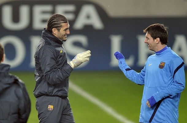 Messi có khá nhiều bạn. Việc gia nhập lò La Masia giúp anh có cơ hội giao lưu, làm bạn với nhiều cầu thủ trong đó rất thân với Fabregas và Gerrard Pique. Tuy nhiên, đóvẫn không phải là những người thân nhất với La Pulga. Deco, Ronaldinho, Thiago Motta, Dani Alves và Pinto, những cầu thủ Brazil mới là cầu thủ có sự gắn kết thân thiết với Messi.