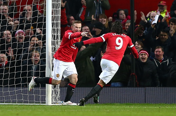 Rooney đã dành tặng cho fan M.U những món quà vô cùng ý nghĩa. Ảnh: getty Images.
