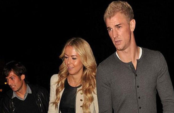 Giống nhiều cầu thủ khác, sự chênh lệch về tuổi tác không thể ngăn Joe Hart đến với Kimberly. Đáp lại tình cảm của thủ thành Man City, bà chủ của một mỹ viện có tiếng luôn dành cho người tình kém tuổi sự chăm sóc đặc biệt. Có lẽ vì vậy mà cặp đôi này luôn gắn với nhau như sam ở bất kỳ nơi đâu.