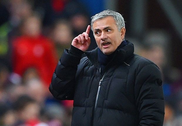 Mourinho: ‘Co mot cuoc chien chong lai chung toi’ hinh anh