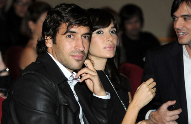 Cuộc tình giữa Raul và Mamen đang trải qua năm thứ 15 và đã có 5 mặt con (4 trai, 1 gái) , tuy nhiên, cặp đôi này vẫn luôn quấn quýt với nhau như thuở mới yêu. Tân binh của CLB New York Cosmos và bà xã hơn 1 tuổi thậm chí được cho là sắp sửa đón đứa con thứ 6.