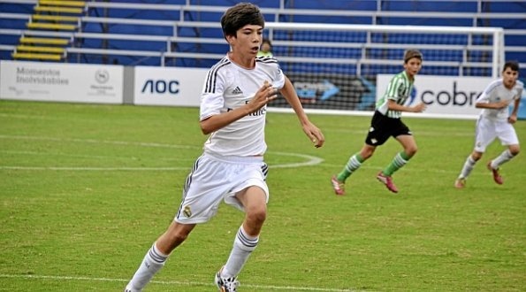 Pha solo dang cap cua quy tu nha Zidane hinh anh