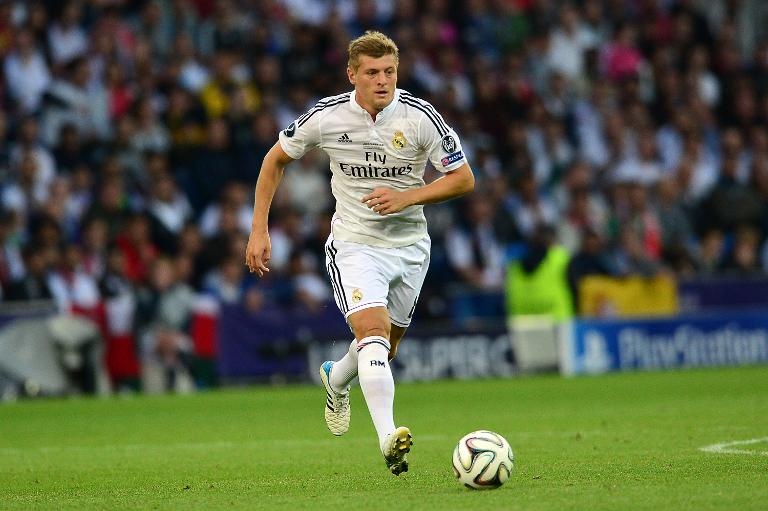Kroos là một trong những tiền vệ trung tâm xuất sắc nhất thế giới ở thời điểm hiện tại. Ngôi sao này có rất nhiều điểm mạnh như xử lý bóng, chuyền bóng và sút xa đạt độ chuẩn xác rất cao. Đáng chú ý là tất cả những điểm mạnh trên đều được tuyển thủ Đức thực hiện thuần thục bằng cả hai chân.