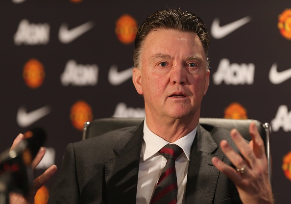 Diem tin 31/12: Van Gaal boi roi vi cau thu thi nhau tro lai hinh anh