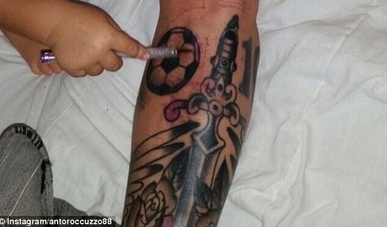 Messi de lo hinh xam moi hinh anh