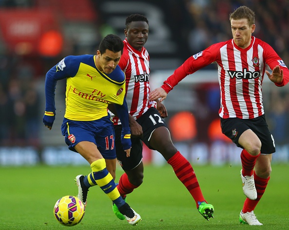 Southampton 2-0 Arsenal: Phao thu gay that vong ngay dau nam hinh anh