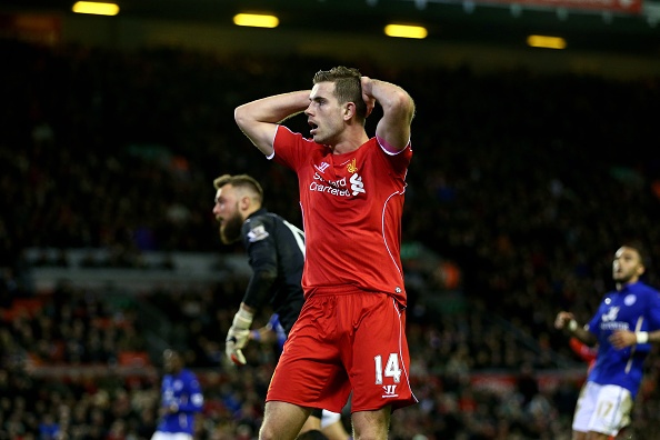 Henderson không phải là cầu thủ khéo léo, không có tốc độ cao, nhưng lối chơi chăm chỉ, cần cù, hy sinh vì đội bóng là điểm mạnh của anh. Sự có mặt của Henderson giúp tuyến giữa của Liverpool trở nên chắc chắn hơn rất nhiều. Giai đoạn cuối mùa giải trước, khi cầu thủ 24 tuổi vắng mặt, The Kop chỉ giành 4/9 điểm ở 3 trận cuối và đánh mất chức vô địch vào tay Man City.