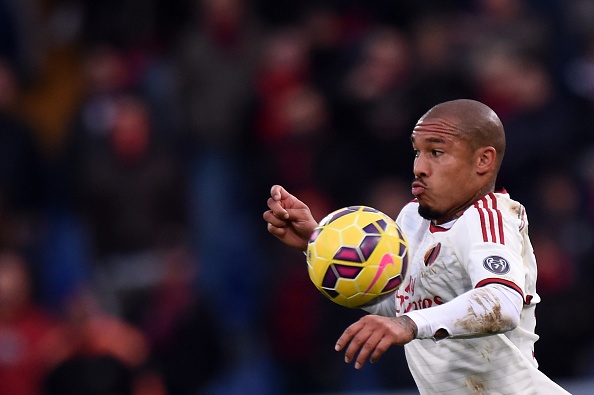 De Jong là cầu thủ có lối chơi quyết liệt, hiếu chiến và luôn ra sân với quyết tâm cao nhất. Đó chính là lý do anh luôn có mặt ở mọi trận đấu của CLB Milan cũng như ĐT Hà Lan. Tuy nhiên, vai trò cũng như tầm ảnh hưởng của cầu thủ 30 tuổi với đội chủ sân San Siro là không cao nên có thể anh sẽ nghe theo tiếng gọi của ông thầy cũ Van Gaal để chuyển sang M.U thi đấu.