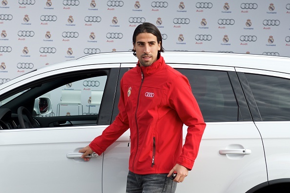 Khedira không còn vị trí chính thức tại Real. Nếu không có những chấn thương, cầu thủ 27 tuổi là một trong những tiền vệ hàng đầu thế giới, song đáng tiếc sự nghiệp của anh đang đi xuống rõ rệt vì điều này. Tuyển thủ Đức khẳng định muốn tiếp tục gắn bó với sân Bernabeu, song giấc mơ của Khedira khó trở thành hiện thực. Premier League sẽ là bến đỗ tiềm năng với Khedira trong tháng 1.