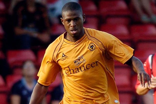 Carl Cort từng nhận mức lương 30.000 bảng/tuần khi còn khoác áo Norwich những năm 2008. Tuy nhiên, do những khoản nợ không xác định nên tòa án quyết định phong tỏa toàn bộ tài khoản ngân hàng, thẻ tín dụng của anh. Cầu thủ 37 tuổi tuyên bố giải nghệ tháng 8/2012.