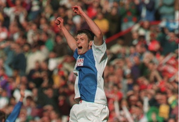 Sutton cùng Alan Shearer là nỗi khiếp sợ với các hàng phòng ngự tại Anh khi đá cặp cùng nhau trong màu áo Blackburn. Anh cũng là cầu thủ đầu tiên tại Premier League có mức phí chuyển nhượng 5 triệu bảng khi chuyển từ Norwich sang Blackburn năm 1994. Tuy nhiên, tháng 5/2014, cựu cầu thủ 41 tuổi phải tuyên bố phá sản do gian lận trong làm ăn và bị lừa đảo.