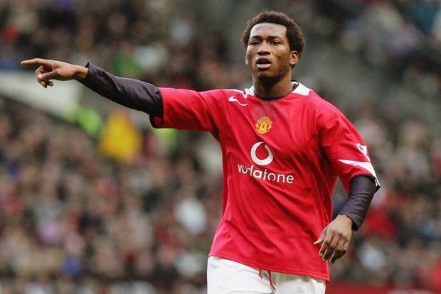 Bản hợp đồng thất bại của Sir Alex Ferguson. Djemba-Djemba được kỳ vọng sẽ thay thế vị trí của Roy Keane, song rốt cuộc anh để lại nỗi thất vọng cùng cực dù nhận mức lương 75.000 bảng/tháng. Năm 2007, cầu thủ người Cameroon tuyên bố phá sản, dù thời điểm đó vẫn đang khoác áo Aston Villa. Hiện Djemba-Djemba đang chơi bóng tại tại Indian Super League.