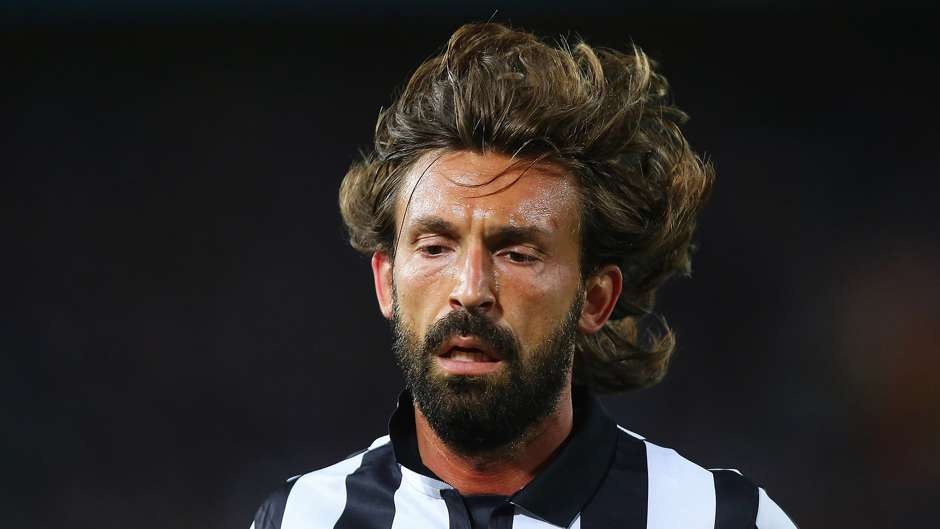 Andrea Pirlo (Juventus/Italy): Trông Pirlo chẳng khác nào một rocker với bộ râu rậm và mái tóc bồng bềnh. Tiểu tóc của ngôi sao đang khoác áo Juve có thể ai cũng thích, nhưng bộ râu có lẽ không nhiều người ưa.