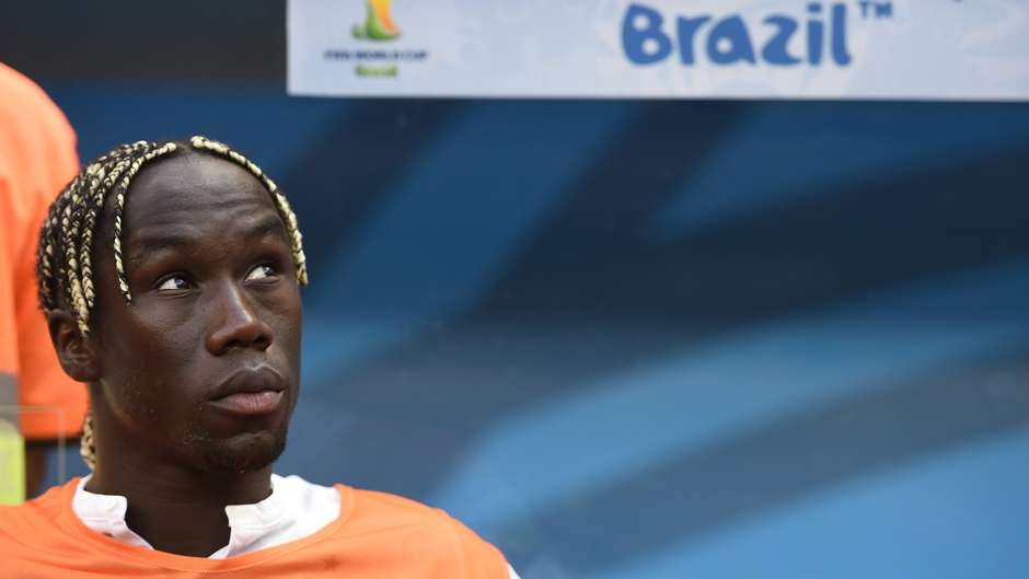 Bacary Sagna (Manchester City/Pháp): Kết tóc đuôi sam là phong cách quen thuộc của Sagna. Không phải ai cũng hợp với kiểu tóc này, nhưng với cựu sao Arsenal, trông thật độc đáo và bắt mắt.