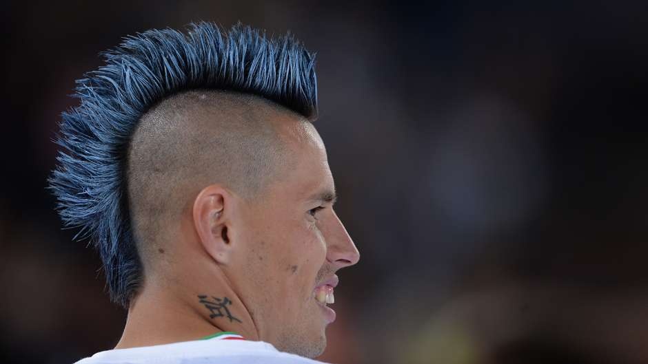 Marek Hamsik (Napoli/Slovakia): Kiểu tóc punk lỗi thời của Hamsik trông rất đơn giản nhưng lại rất hấp dẫn. Không phải ai cũng nhận ra điều này.