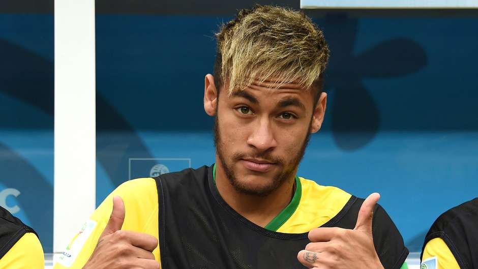 Neymar (Barcelona/Brazil): Những ngọn tóc đẩy về phía trước không chỉ cho thấy một phong cách mới mẻ về Neymar mà còn hàm ý anh là mẫu cầu thủ rất linh hoạt.
