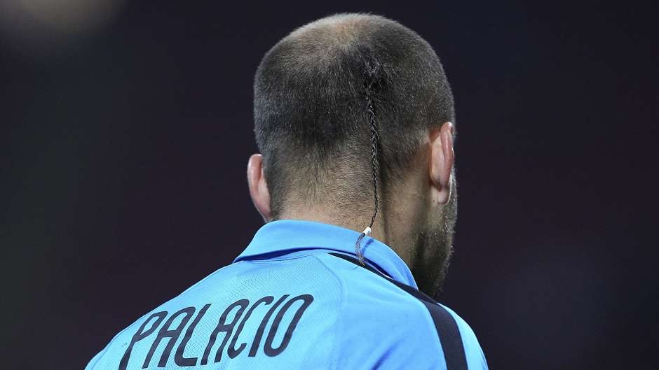 Rodrigo Palacio (Inter Milan/Argentina): Sẽ đẹp hơn nếu Palacio cạo sạch đầu. Tuy nhiên, một lỏn tóc cũng tạo ra một phong cách mới mẻ cho chân sút của Inter.