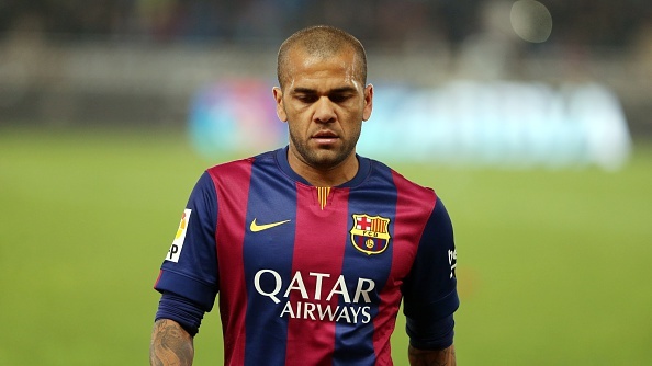Hậu vệ người Brazil sẽ đáo hạn hợp đồng với Barca vào cuối mùa giải này mà anh không có ý định gia hạn. Để tránh cảnh mất trắng, có thể đội chủ sân Nou Camp sẽ bán Alves cho M.U hoặc Man City.