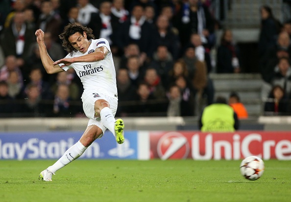 Giống Lavezzi, Cavani cũng không có mặt trong chuyến tập huấn tại Ma-rốc cùng PSG. Điều đó chứng tỏ chân sút người Uruguay đang gây sức ép nhằm chuyển sang bến đỗ mới. Nhiều nguồn tin cho rằng, Arsenal sẵn sàng bỏ ra khoản tiền cực lớn để đón Cavani.