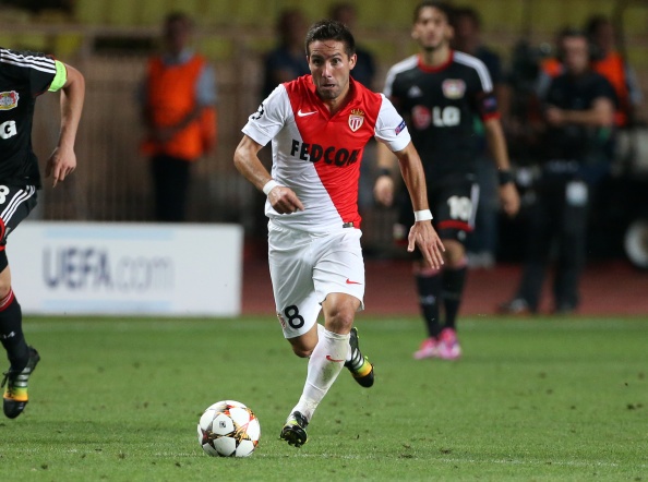 Moutinho đang nhận được sự quan tâm của rất nhiều CLB danh tiếng như Arsenal, Chelsea, M.U và Tottenham. Cơ hội dành cho các đại diện Premier League là khá rõ, bởi tuyển thủ Bồ Đào Nha không còn mặn mà với Monaco, sau khi BLĐ để James Rodriguez và Radamel Falcao ra đi.