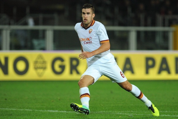 Roma không dưới 1 lần khẳng định Strootman không phải là cầu thủ để bán. Tuy nhiên, nhiều nguồn tin cho rằng tuyển thủ Hà Lan đang âm thầm thương thảo với M.U để được chơi bóng tại Old Trafford.