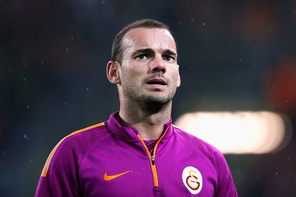 Sneijder đang muốn chia tay gã khổng lồ Thổ Nhĩ Kỳ vì bất đồng quan điểm với ban lãnh đạo. Đây là cơ hội tuyệt vời cho Manchester United và Southampton, những đội bóng đang muốn nhận được sự phục vụ của tuyển thủ Hà Lan.