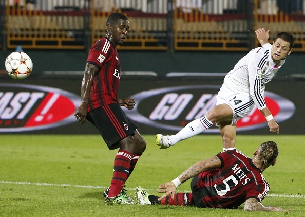 Không chịu cảnh phải làm kép phụ tại M.U, Chicharito quyết định sang Real Madrid với hy vọng đổi đời. Song tài năng và đẳng cấp của anh chưa thể cạnh tranh được với Karim Benzema, chân sút số 1 của đội bóng Hoàng gia Tây Ban Nha. Dẫu vậy, tiền đạo người Mexico vẫn xứng đáng được coi là 