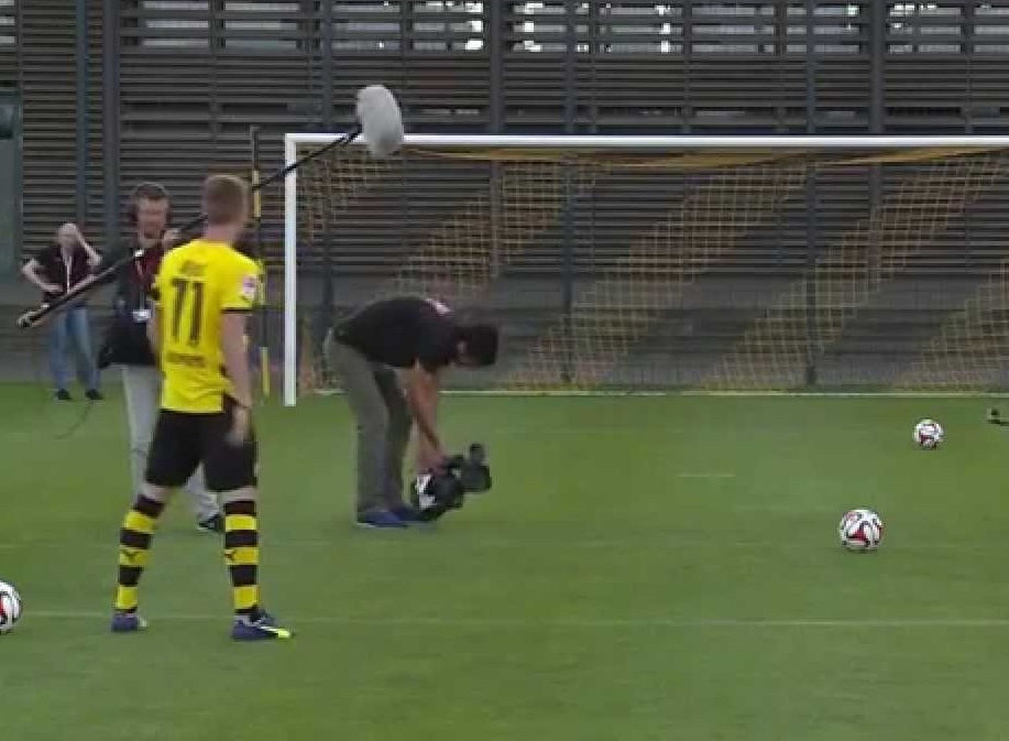 Reus va Schweinsteiger tai hien cu sut phat cua Ronaldo hinh anh