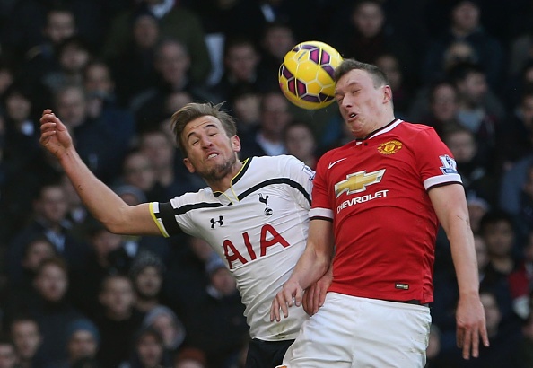 Phil Jones không thường xuyên ra sân tại giải năm nay do dính chấn thương. Kể từ đầu mùa, trung vệ 22 tuổi người Anh mới ra sân 9 trận. Tuy vậy, Jones vẫn được đánh giá là chỗ dựa đáng tin cậy nhất với bầy Quỷ đỏ ở thời điểm hiện tại.